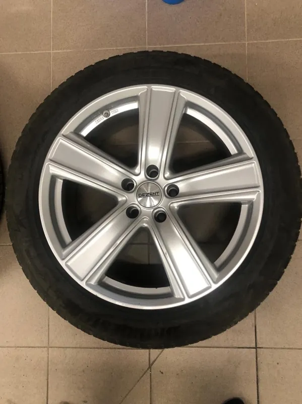 Hit cenowy Topowe opony zimowe Bridgestone wraz z felgami Dezent i czujnikami Schrader