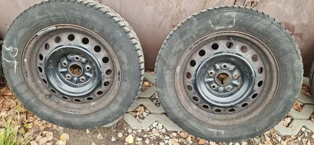 Dostępne od ręki Felgi stalowe z oponami zimowymi do Toyoty Avensis T 27