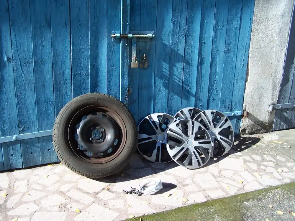 Cena promocyjna Komplet kół i opon zimowych do sam. Ford Fiesta, rok produkcji samoch. 2018